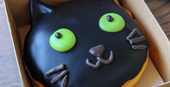Purr-fectly Delicious: Black Cat-Themed Donut Delight